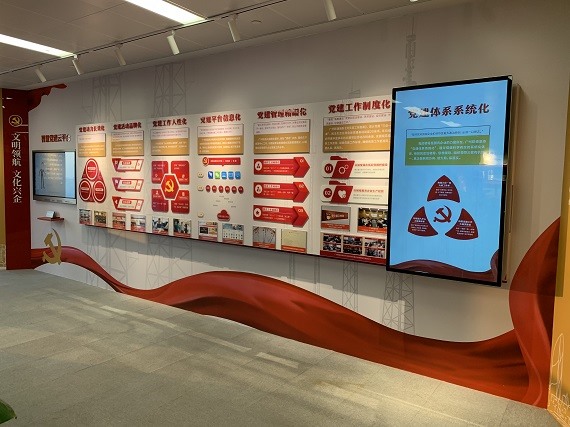滑轨屏_外挂式
